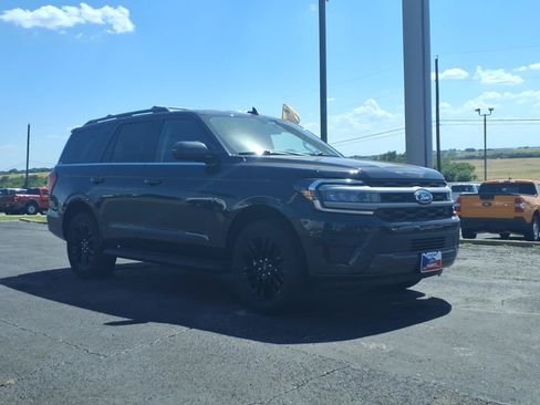 Certified 2024 Ford Expedition XLT RWD image 3