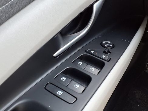 Certified 2025 Hyundai Elantra Limited FWD image 13