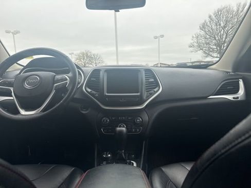 Used 2015 Jeep Cherokee Trailhawk w/ Leather Interior Group AWD/4WD image 17