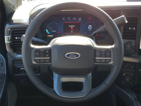 New 2026 Ford F250 Lariat w/ Black Appearance Package image 28