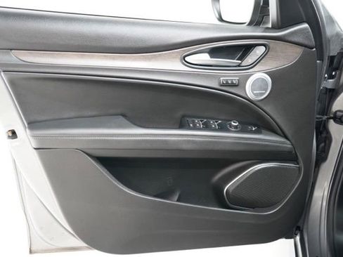 Used 2020 Alfa Romeo Stelvio Ti w/ Active Blind Spot Package AWD/4WD image 18