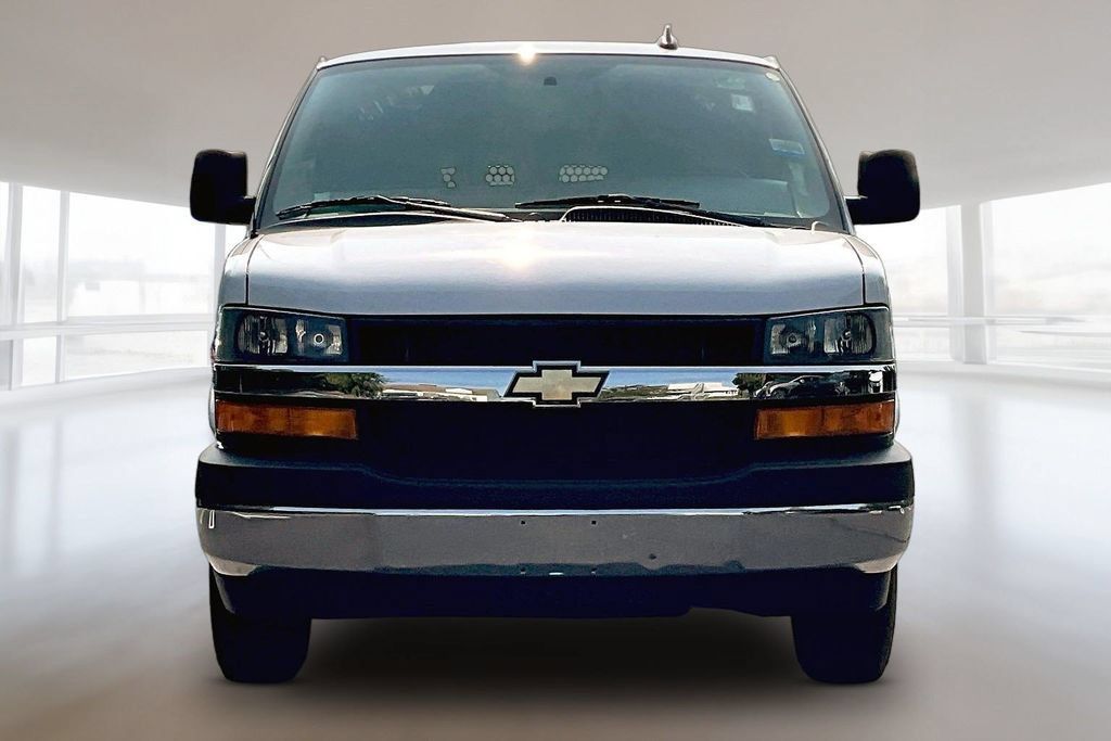 Used 2025 Chevrolet Express 2500 w/ Driver Convenience Package RWD image 2
