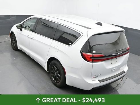 Used 2024 Chrysler Pacifica Touring-L FWD image 44