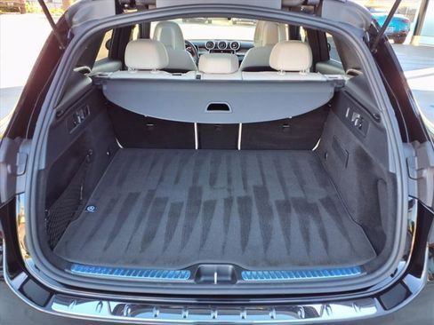 Used 2025 Mercedes-Benz GLC 300 image 23