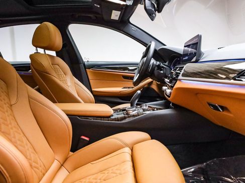 Certified 2023 BMW 530e w/ Convenience Package image 18