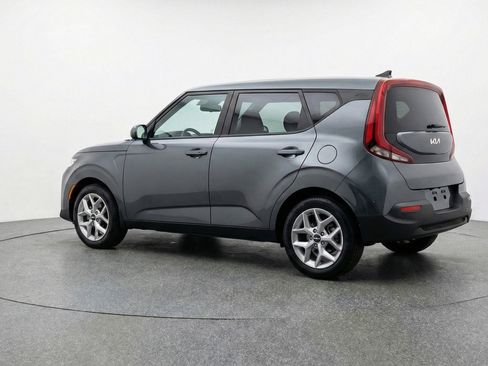 Used 2025 Kia Soul LX w/ LX Technology Package FWD image 6