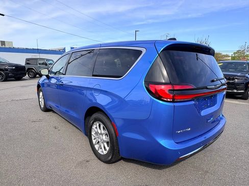 New 2026 Chrysler Pacifica Select FWD image 10