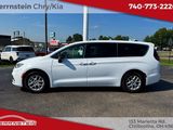 Used 2024 Chrysler Pacifica Touring-L image 4
