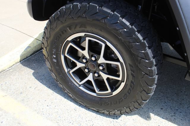 Used 2025 Jeep Wrangler Unlimited Rubicon w/ Convenience Group AWD/4WD image 3