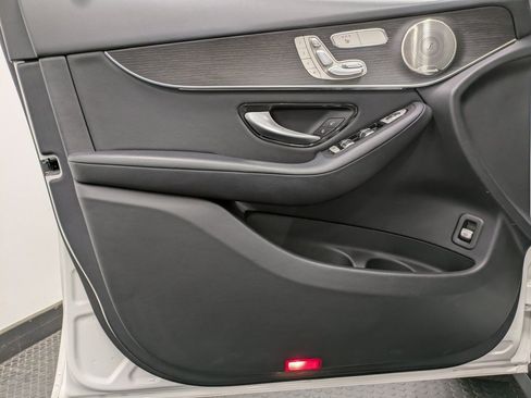 Used 2021 Mercedes-Benz GLC 300 4MATIC image 8
