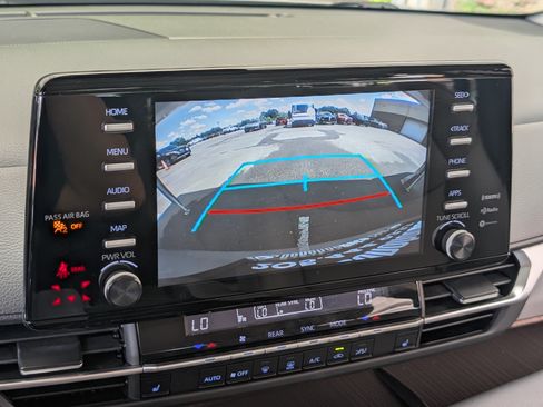 Used 2023 Toyota Sienna XLE FWD image 28