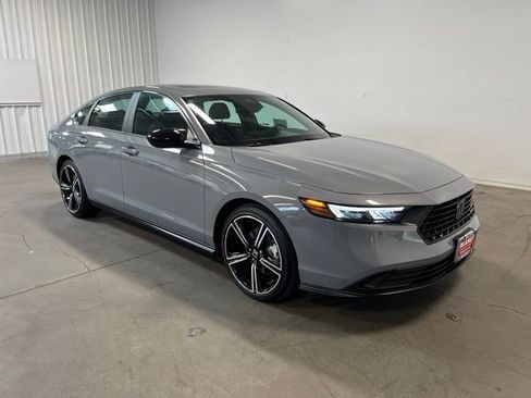 Used 2025 Honda Accord Sport image 1