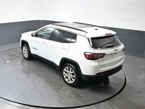 Used 2024 Jeep Compass Latitude w/ Sun and Sound Group image 21