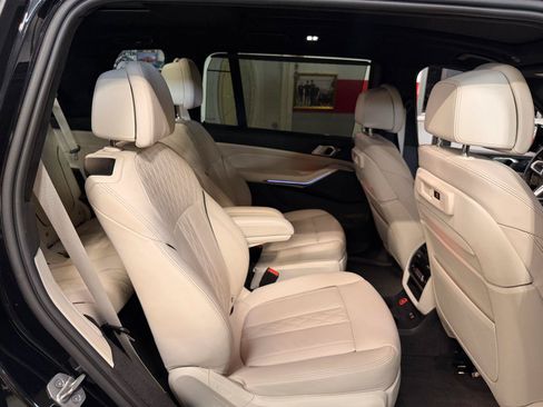 Used 2022 BMW X7 xDrive40i w/ M Sport Package AWD/4WD image 22