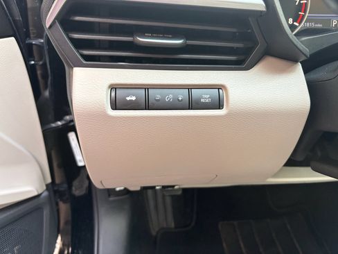 Used 2025 Nissan Altima 2.5 SV FWD image 34