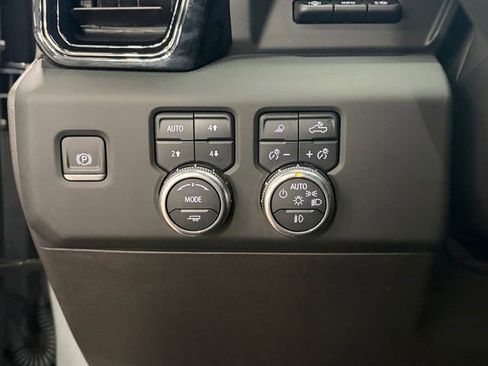 Certified 2024 GMC Sierra 1500 AT4 w/ Technology Package AWD/4WD image 5