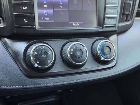 Used 2017 Toyota RAV4 LE AWD/4WD image 5