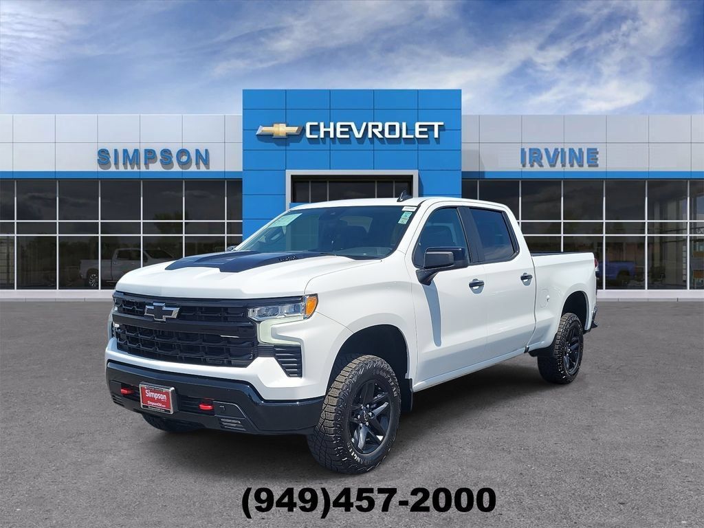 Used 2024 Chevrolet Silverado 1500 LT Trail Boss w/ Convenience Package II AWD/4WD image 4