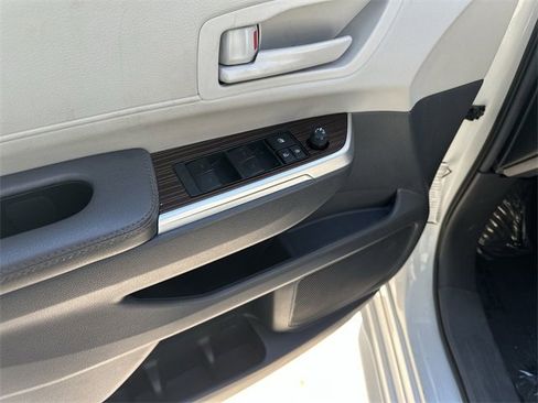 Used 2024 Toyota Sienna LE image 15