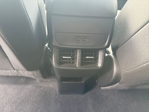 Used 2025 Chevrolet Equinox LT image 28