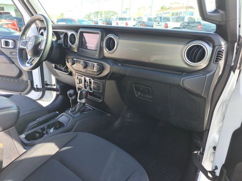 Used 2018 Jeep Wrangler Unlimited Sahara w/ LED Lighting Group image 17