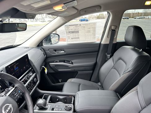 New 2026 Nissan Pathfinder SL AWD/4WD image 3