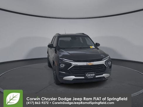 Used 2025 Chevrolet TrailBlazer LT w/ Convenience Package FWD image 4