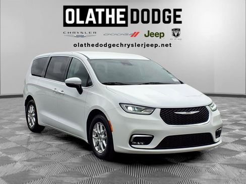 Certified 2023 Chrysler Pacifica Touring-L FWD image 31