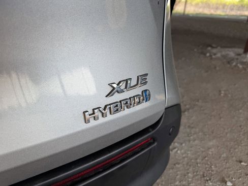 Used 2024 Toyota Sienna XLE FWD image 43