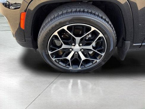 Used 2022 Jeep Grand Cherokee Summit AWD/4WD image 24