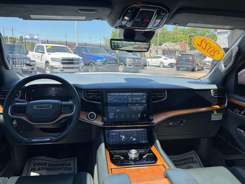 Used 2022 Jeep Grand Wagoneer Series III AWD/4WD image 14