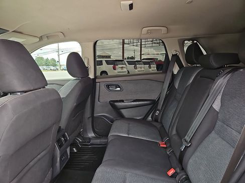 Used 2022 Nissan Rogue SV image 17