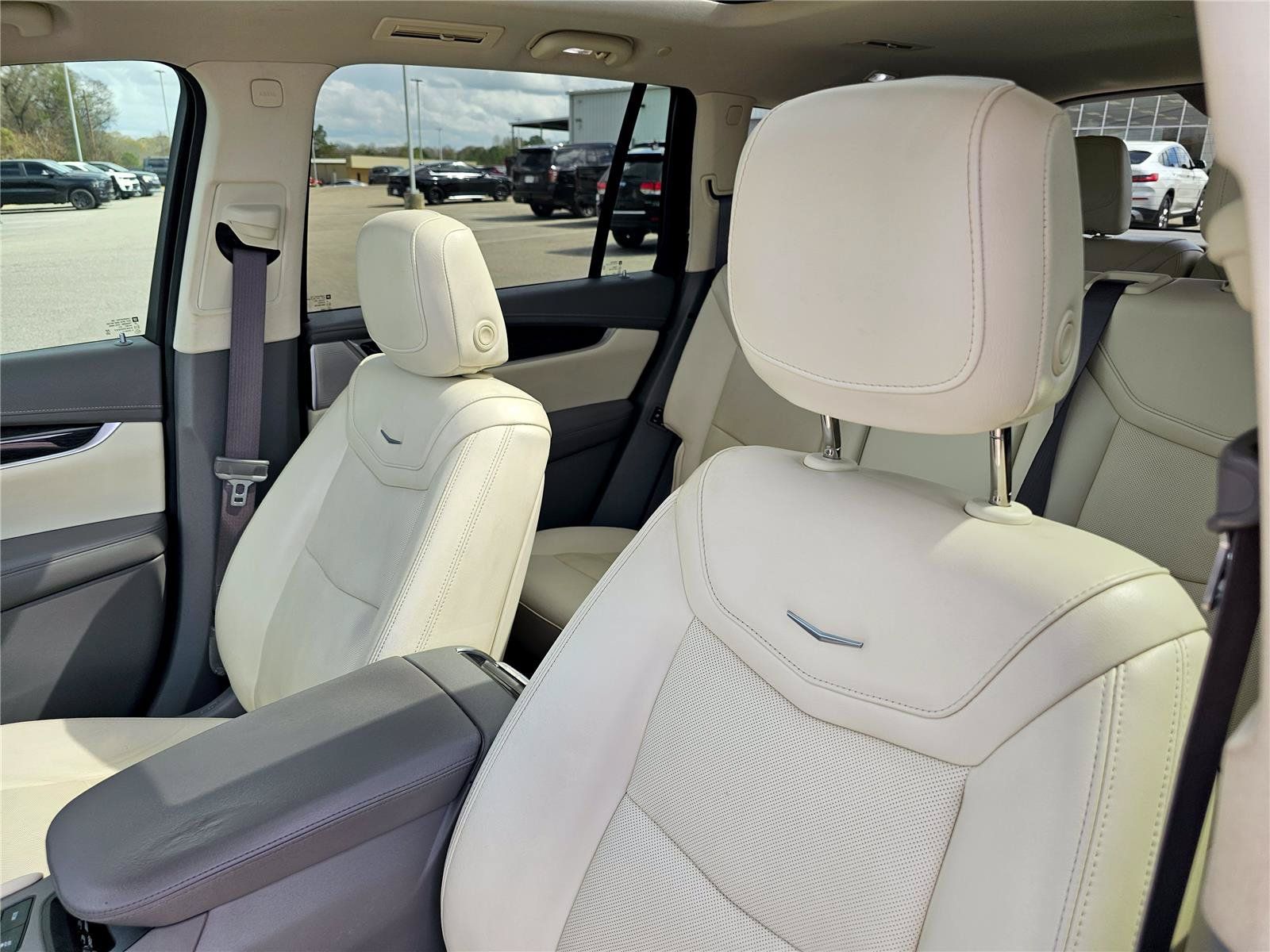 Used 2022 Cadillac XT6 Premium Luxury w/ Technology Package FWD image 16