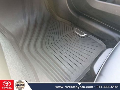 Used 2022 BMW 330i xDrive Sedan w/ Premium Package image 23