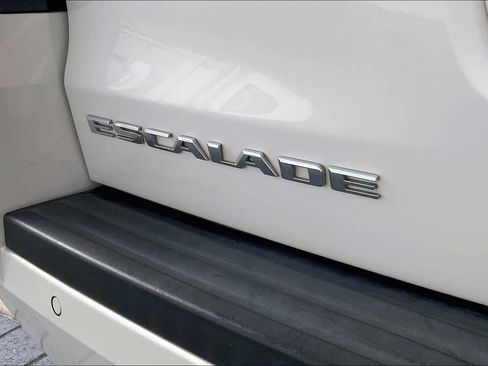 Used 2018 Cadillac Escalade Luxury AWD/4WD image 10