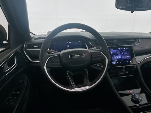 Used 2023 Jeep Grand Cherokee Altitude AWD/4WD image 18