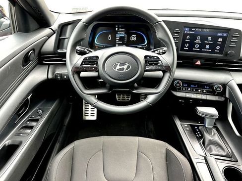 Used 2025 Hyundai Elantra Sport FWD image 21