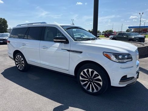 Used 2023 Lincoln Navigator Reserve AWD/4WD image 6