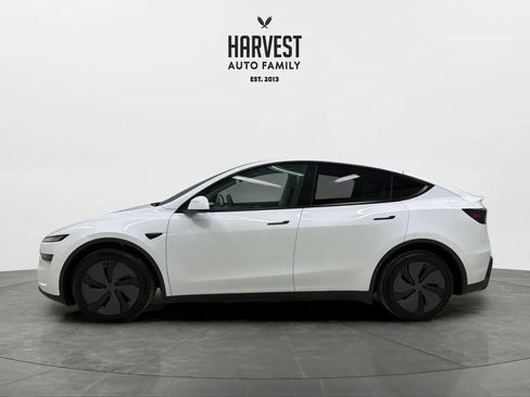 Used 2026 Tesla Model Y Long Range AWD/4WD image 2