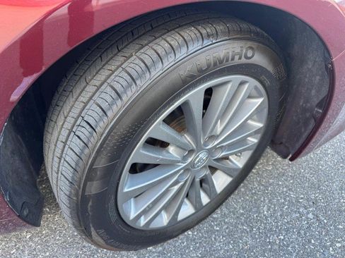 Used 2013 Toyota Avalon XLE Touring FWD image 28