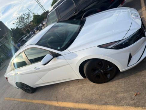 Used 2023 Hyundai Elantra Blue FWD image 3