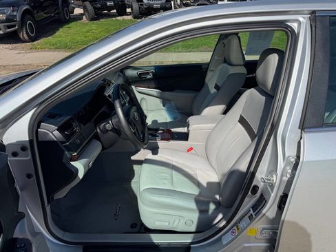 Used 2013 Toyota Camry XLE w/ Leather Pkg image 11