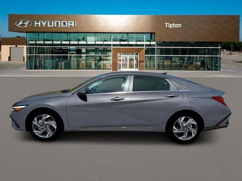 New 2026 Hyundai Elantra Limited FWD image 3