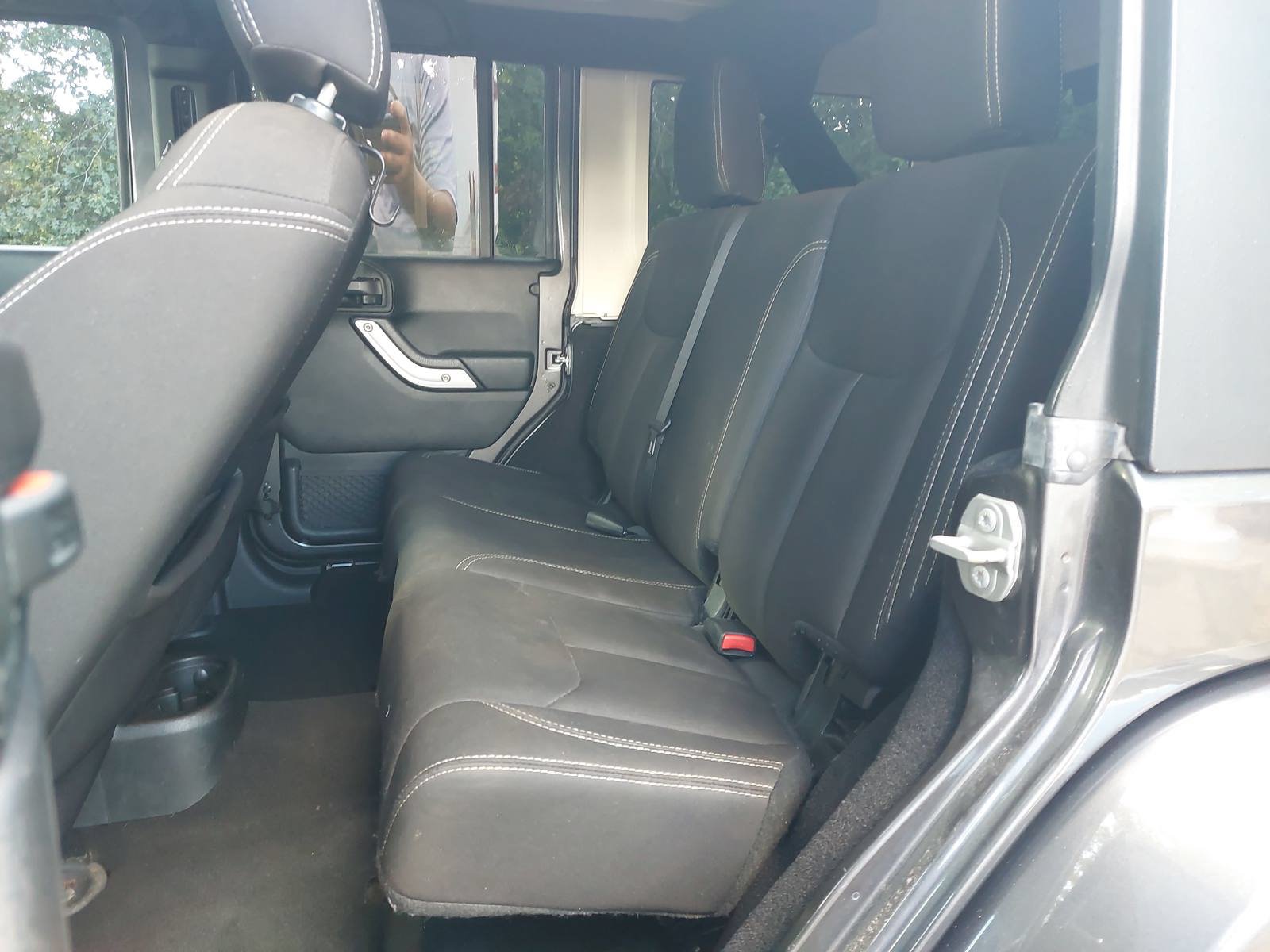 Used 2018 Jeep Wrangler Unlimited Sahara AWD/4WD image 13