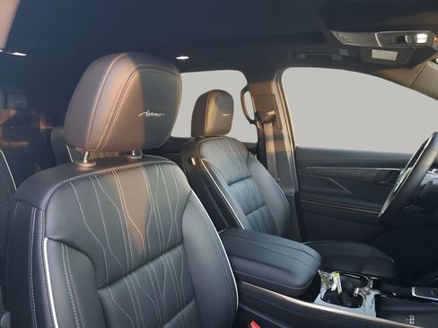 Used 2025 Buick Enclave Avenir w/ Super Cruise Package image 15