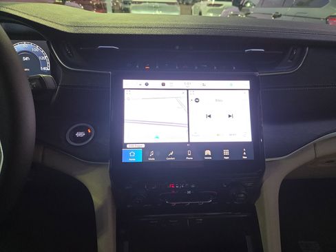 New 2025 Jeep Grand Cherokee L Limited RWD image 10