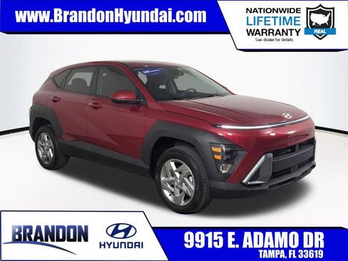 Certified 2025 Hyundai Kona SE AWD/4WD image 1