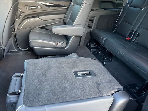Used 2024 Cadillac Escalade ESV Sport image 16
