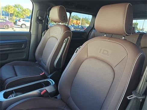 New 2025 Volkswagen ID. Buzz Pro S image 16