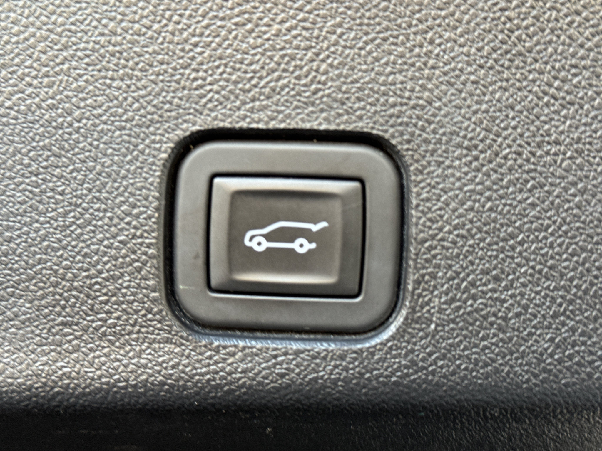 Used 2025 Chevrolet Traverse Z71 w/ LPO, Floor Liner Package AWD/4WD image 22